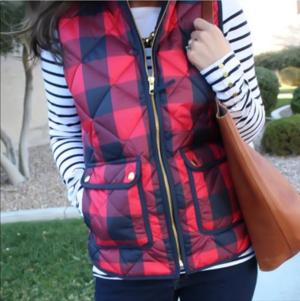 J.Crew Excursion Quilted Puffer Vest Red Navy Buffalo Plaid Size Medium Petite - Picture 1 of 12